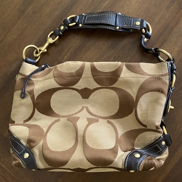 Authentic Coach Medium Shoulder Bag - Picture 1 of 7